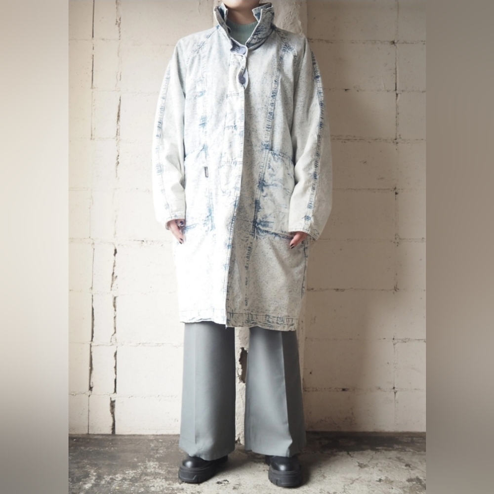 Vintage IZZI Blue Light Acid Wash Long Denim Jacket